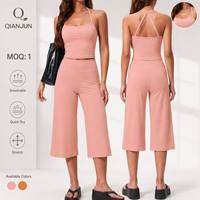 Ensemble de yoga 2 pièces respirant et à séchage rapide pour femme : débardeur de sport rembourré dos nageur et pantalon de jogging taille haute court à jambes larges