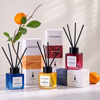 Diffuseur de parfum en gros pour hôtels, bouteille carrée colorée 50 ml, diffuseur à bâtonnets en boîte, parfum d'ambiance continu