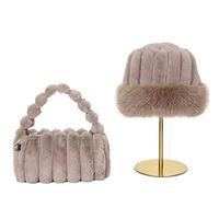 Sac bandoulière innovant et écologique en PVC pour femme, idéal pour les occasions formelles et les soirées. Une innovation.