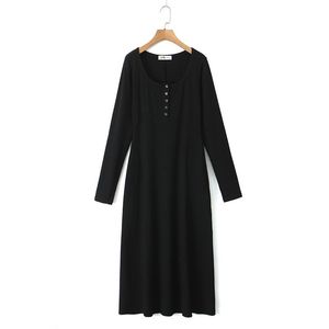 เดรสไหมพรมทรงเข้ารูปยาวสำหรับผู้หญิง คอวี ทรงปล่อยชายกระโปรง สีดำหมึก สีน้ำตาลชา สีเทาหมอก รุ่น N9038 - Product Image 1