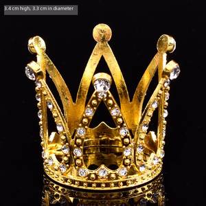 Mini Couronne Gâteau Topper <span class=keywords><strong>Prince</strong></span> Princesse <span class=keywords><strong>Petit</strong></span> Diadème Cupcake Toppers Bébé Minuscule Miniature Couronnes <span class=keywords><strong>Petit</strong></span> Strass Doré - Product Image 4