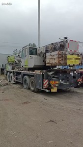 Grue sur camion Zoomlion ZTC800V5 de 80 tonnes, occasion, bon état, année 2017 - Product Image 3