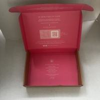Wellpappe Recycelbare Logo-Geschenkverpackung Rosa Schuhkartons Kleidungsboxen Papier-Versandtaschen für Kleidung