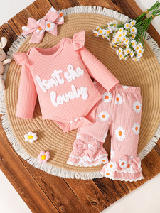 Set 3 Pezzi per Neonata 0-9 Mesi: Tutina a Costine, Pantaloni con Stampa Margherita e Fiocco per Capelli Abbinato - Product Image 1
