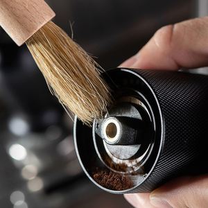 Brosse de nettoyage pour moulin à café, outil pour nettoyer les résidus de la machine à café à manivelle, manche en bois, poils doux, petite brosse à long manche - Product Image 4
