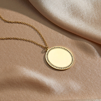 Collier pendentif en acier inoxydable étanche plaqué or 18 carats avec lettre gravée accessoire de mode en cristal poli miroir vierge