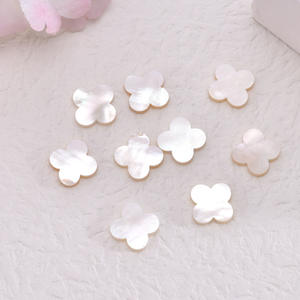 Quadrifogli in Pietra di Conchiglia Bianca 8mm 10mm 12mm 14mm, Gemma Naturale di Conchiglia per Creazione di Gioielli - Product Image 2