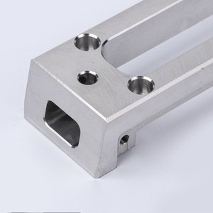 Pièce de luminaire en acier inoxydable usinée sur tour CNC, longueur 2000 mm, conception solide OEM - Product Image 1