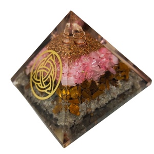 Pyramide d'orgone multi-gemmes de haute qualité, faite à la main à partir d'agate New Star, vente en gros du Gujarat - Product Image 1