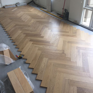 Parquet contrecollé FSC en chêne blanc multicouche, grade AB, anti-mites, à joint mâle et femelle, 18 mm, motif chevrons, avec emballage pour appartement - Product Image 1