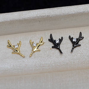 Accesorio Hecho a Mano, Chapado en Oro de 14K, Plata S925, Perla Barroca, Cuernos de Ciervo, Tamaño 3mm, Empacado en Bolsa - Product Image 2