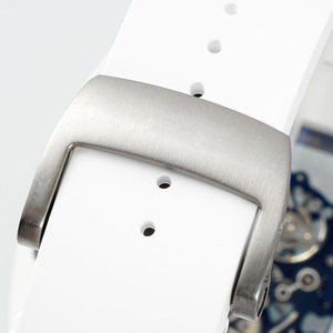 Reloj mecánico unisex de estilo ejecutivo con caja de cerámica blanca premium, movimiento esqueletizado de fabricación propia y resistente al agua. - Product Image 6