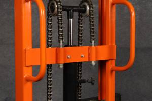 中国製手動フォークリフト2t 1.6m油圧手動手スタッカーリフティングリーチスタッカー - Product Image 4