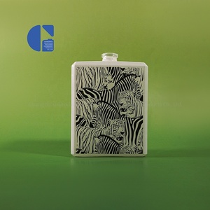 Fabricants Personnalisé Luxe Premium Noir <span class=keywords><strong>Blanc</strong></span> <span class=keywords><strong>Cheval</strong></span> Tigre Motif Artisanat Verre Plat Carré Vide Bouteille de Parfum 100ml - Product Image 1