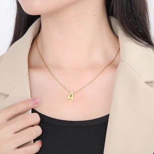 Collana Statement da Donna in Acciaio Inossidabile con 26 Lettere dell'Alfabeto Inglese, Placcata in <span class=keywords><strong>Oro</strong></span> 18K, Semplice e Versatile, Non Sbiadisce, Catena per Clavicola - Product Image 3