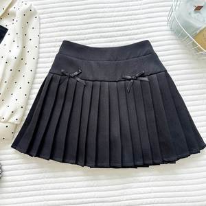 Completo Primaverile 2026 per Ragazze, Stile Francese, Camicia a Pois e Gonna Plissettata, Elegante Outfit in Due Pezzi - Product Image 4