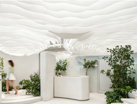 Drapé de plafond en papier texturé ondulé KAVI pour la décoration de scène et de fond de scène de mariage