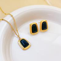Vente en gros de boucles d'oreilles et collier en zircon plaqué or 18 carats personnalisés parure de bijoux en acier inoxydable pour femmes et filles