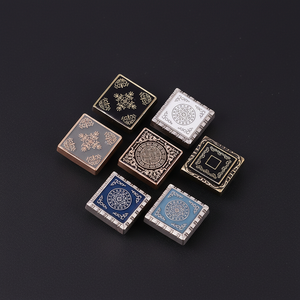 Bottoni Metallici Sostenibili Pionieri Conformi agli Standard Ambientali UE, All'Avanguardia nella Nuova Tendenza della Moda Europea - Product Image 4