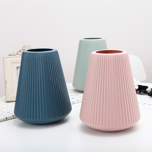Pot de fleurs en plastique imitant, Texture verticale, artisanat nordique, vente en gros - Product Image 1