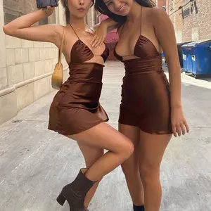 सेक्सी अनियमित खोखले-बाहर कम कट लगाम पोशाक सड़क शॉट महिलाओं नाइट क्लब साटन backlessAShort स्कर्ट backless पोशाक