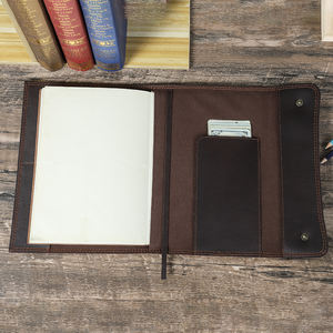 Couverture de carnet en cuir A5 B5 faite à la main sur mesure, style rétro minimaliste, avec rabat et emplacements pour cartes, pochette pour livre - Product Image 1