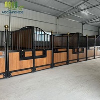 Unidad de caja de acero galvanizado con frentes estables para caballos de granja móviles duraderos con ventanas deslizantes y paneles inferiores estables a prueba de golpes