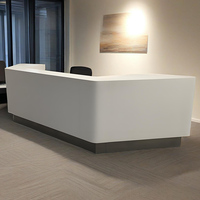 Bureau de réception moderne et durable à surface solide incurvée et élégante en Corian Bureau de réception d'angle