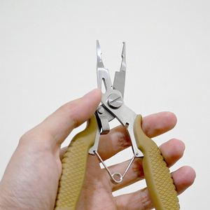 Pince à leurres en <span class=keywords><strong>acier</strong></span> inoxydable avec verrou <span class=keywords><strong>de</strong></span> sécurité, outil pour anneaux brisés, dégaineur d'hameçons, coupe-<span class=keywords><strong>ligne</strong></span>, outils <span class=keywords><strong>de</strong></span> pêche pour la pêche en bateau, en lac et en bord <span class=keywords><strong>de</strong></span> mer - Product Image 4