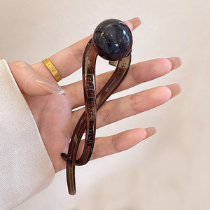 Koearn Classico Fermaglio per Capelli a Pinza con Design a Torsione Semplice, in Resina Monocolore con Perle, Stile Dolce e alla Moda, per Donna - Product Image 4