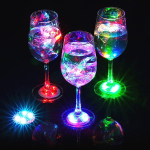 แผ่นรองแก้ว LED ปาร์ตี้ Pafu Bar สำหรับเครื่องดื่ม แผ่นรองแก้วแบบกลม มีไฟกระพริบ สติ๊กเกอร์ติดแก้ว แผ่นไฟ LED ประดับขวด - Product Image 1