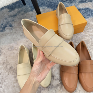 Chaussures plates décontractées en cuir pour femmes de marque de luxe, style formel pour le bureau, nouveau modèle, vente en gros - Product Image 1