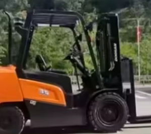 Chariot élévateur à fourche ATF 3 tonnes entièrement électrique 4 grandes roues de bonne qualité CE d'occasion soulevant jusqu'à 3 chariots élévateurs pour Offre Spéciale - Product Image 4