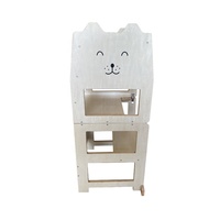 Tour d'apprentissage en bois à hauteur réglable, escabeau pliant au design moderne pour les tout-petits et les enfants.