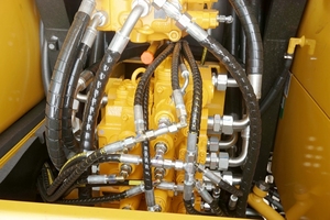 SANY SY135C 90% nouvelle pelle sur chenilles Performance d'occasion équipement mécanique Stable 13 tonnes pour moteur à engrenages ISUZU 2018 - Product Image 5