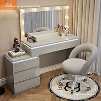 Coiffeuse moderne minimaliste pour petit appartement, nouveau style, ton crème, intelligente, avec éclairage intégré et rangement