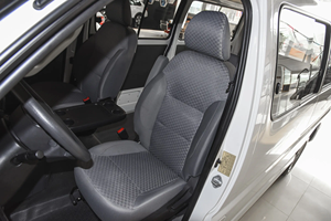 Camioneta Jinbei Express 2019 2.0L de segunda mano en oferta, Euro VI, 6 plazas, con bajo kilometraje de 26000 kilómetros - Product Image 5