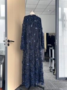 Ensemble deux pièces brodé de sequins 2026 – Nouvelle collection élégante – Abaya de luxe personnalisée à ouverture frontale pour femmes musulmanes – Vente en gros - Product Image 4