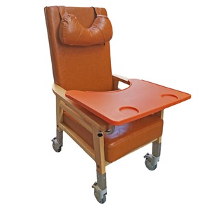 Chaise à dossier haut pour personnes âgées avec roulettes, chaise d'hôpital en bois massif, dossier inclinable et rembourré, pour adultes et personnes âgées - Product Image 4