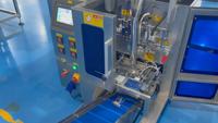 Machine d'emballage et de comptage de vis et connecteurs de fil à 4 alimentateurs vibrants pour vis autotaraudeuses et borniers