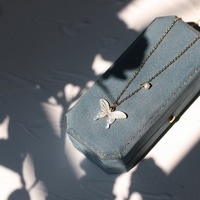 Chaîne en acier inoxydable plaqué or 18K belle coquille naturelle bijoux en nacre collier à pendentif papillon pour femmes