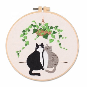 Kit de démarrage DIY XIXI pour débutants pour broderie animale (chat) et fleurs sur cercle en coton et polyester faites à la main - Product Image 3