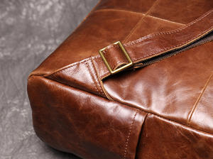 Sac à bandoulière vintage en cuir véritable fait à la main, fermeture éclair, antivol, imperméable, portable, grande capacité - Product Image 5