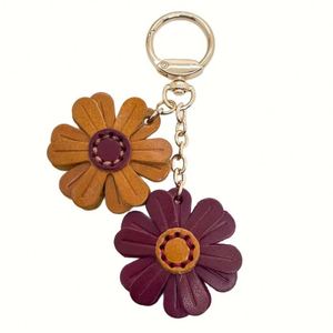 Pu Leather Keychain Creative Daisy Flower Bag <b>Charm</b> Chrysanthemum <b>Charms</b> <b>Keyring</b> for Purse - Product Image 6