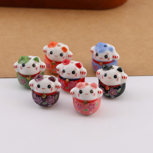 Lindas cuentas de cerámica pintadas a mano estilo japonés con diseño de gato que mueve la cola para hacer pulseras, colores aleatorios, 6 piezas. - Product Image 2