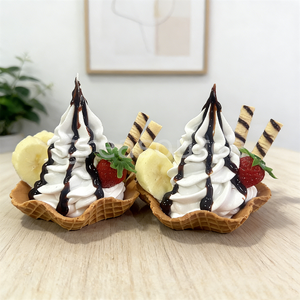 Tazón de Plástico Hecho a Mano para Helado, Postre, Modelo Realista de Helado Suave con Chispas de Chocolate, Palitos de Oblea de Plátano y Fresa - Product Image 2