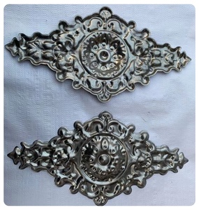 Componentes de metal de hierro forjado utilizados en herrajes y muebles decorativos - Product Image 1