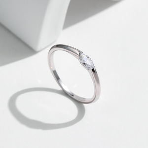 Bague de fiançailles en argent SS925 pour femme, sertie de diamants taille marquise, monture à tension, style classique, bijoux fins - Product Image 4