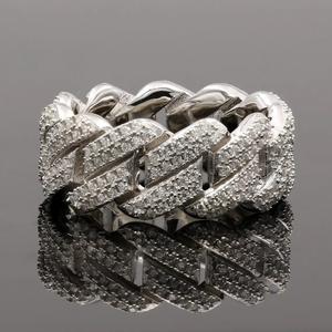 Bague de luxe la plus vendue, entièrement sertie de diamants, idéale pour les soirées, les vidéos musicales, les mariages et la collection de bijoux de mode, disponible à la vente - Product Image 2