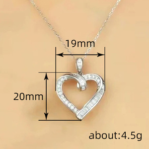 Collana con Ciondolo a Cuore Cavo per Donne, Gioiello Minimalista con Charm d'Amore, Accessorio di Moda per Uso Quotidiano, Idea Regalo - Product Image 5